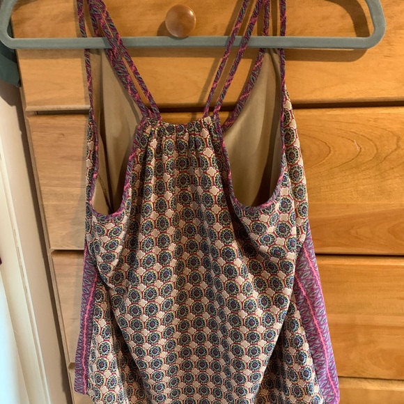 Patterned tank! - Picture 2 of 3